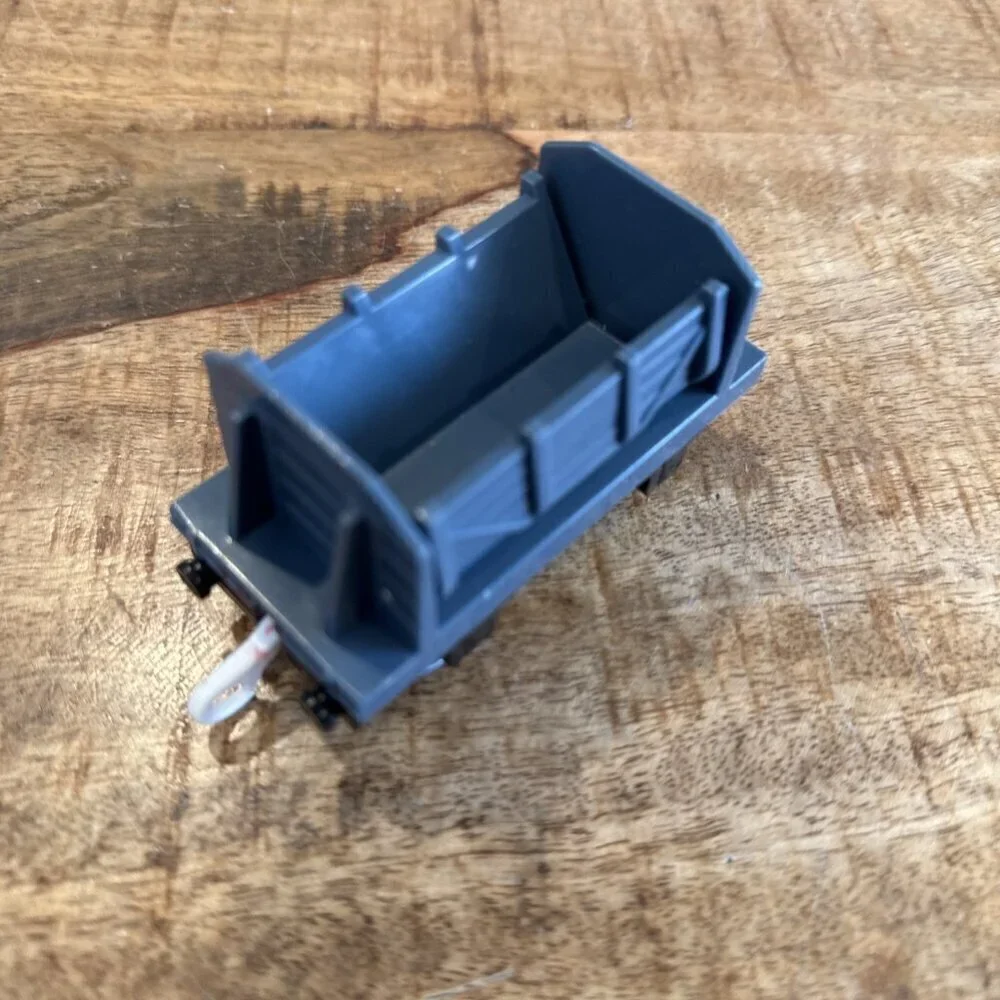 Trackmaster Thomas & Friends Train Tank Engine - Tipping Cargo Car- TOMY Gray